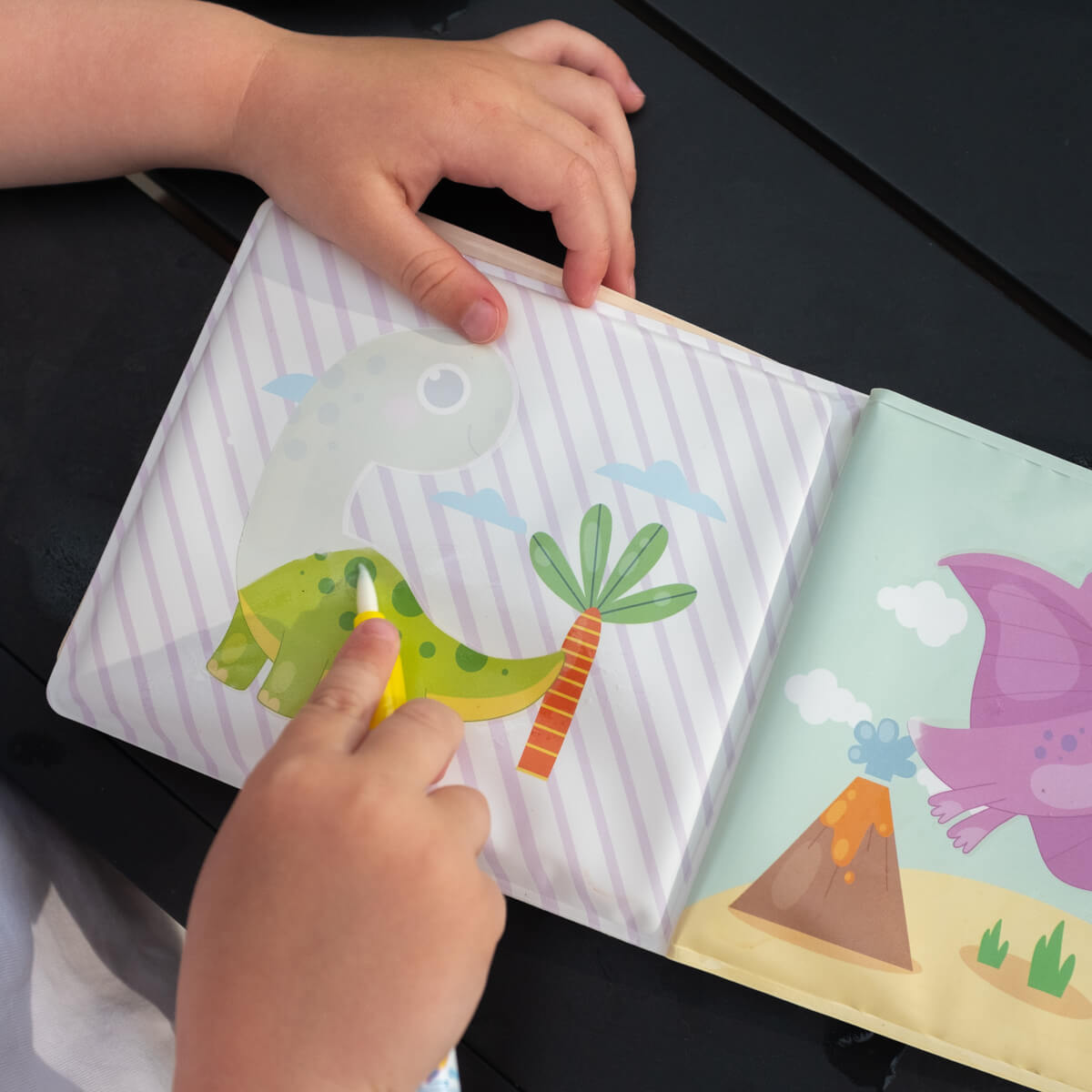 Zabawa z dinozaurami! 🦕 (Małe dinozaury ze starożytności)