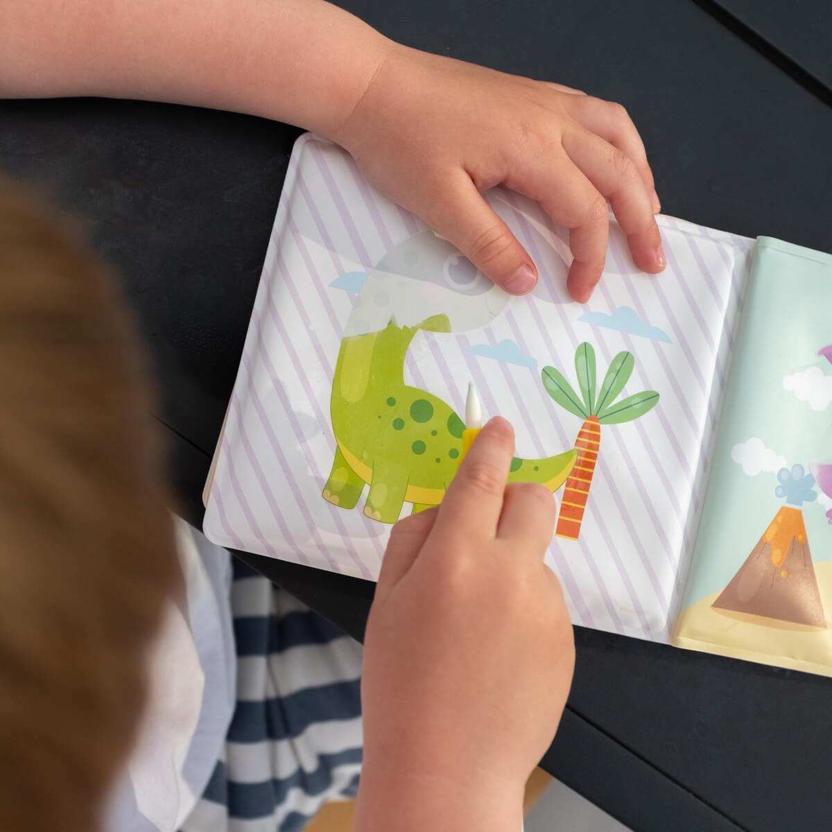 Zabawa z dinozaurami! 🦕 (Małe dinozaury ze starożytności)