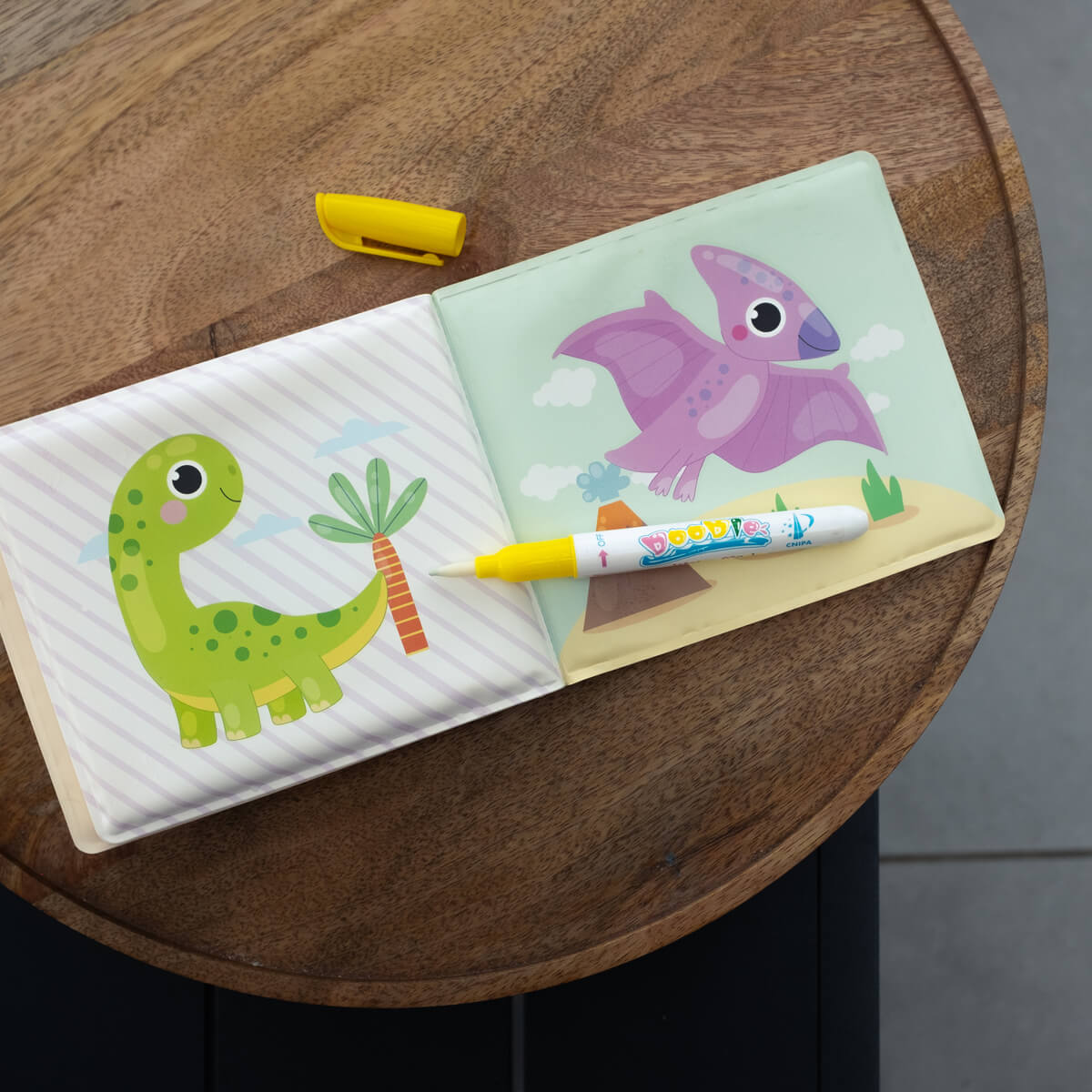 Zabawa z dinozaurami! 🦕 (Małe dinozaury ze starożytności)
